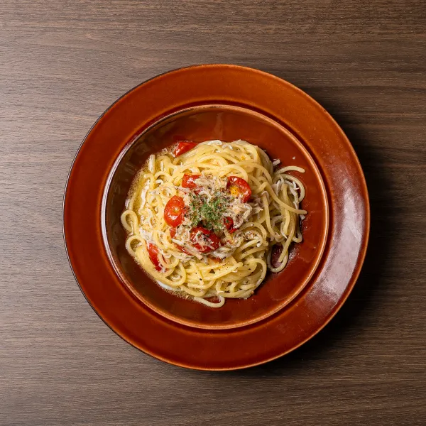 釜揚げしらすとフレッシュトマトのパスタ