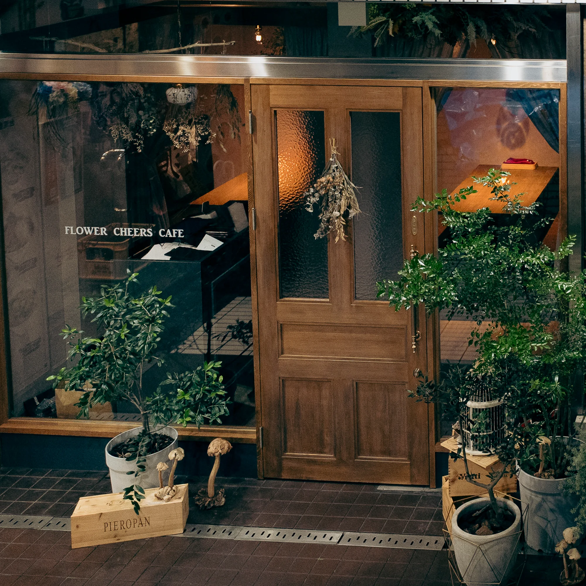 FLOWER CHEERS CAFE の店舗外観
